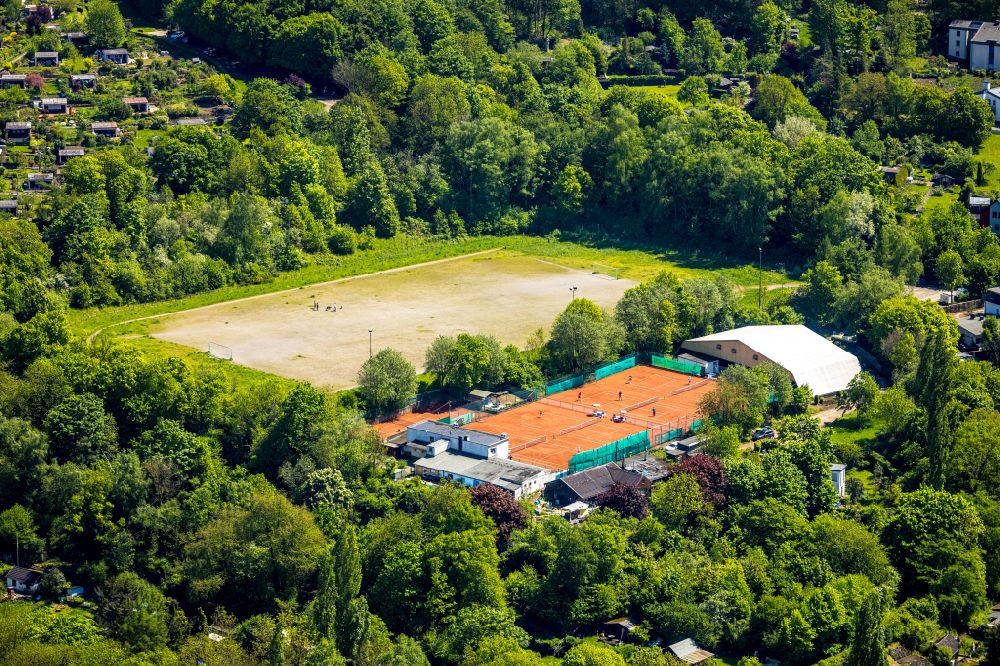 Hagen von oben - Ensemble der Sportplatzanlagen des Tennisclub Grün-Weiß Haspe e.V. Geschäftsstelle in Hagen im Bundesland Nordrhein-Westfalen, Deutschland