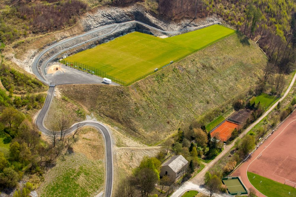 Luftaufnahme Bestwig - Ensemble der Sportplatzanlagen Tus Velmede- Bestwig in Bestwig im Bundesland Nordrhein-Westfalen
