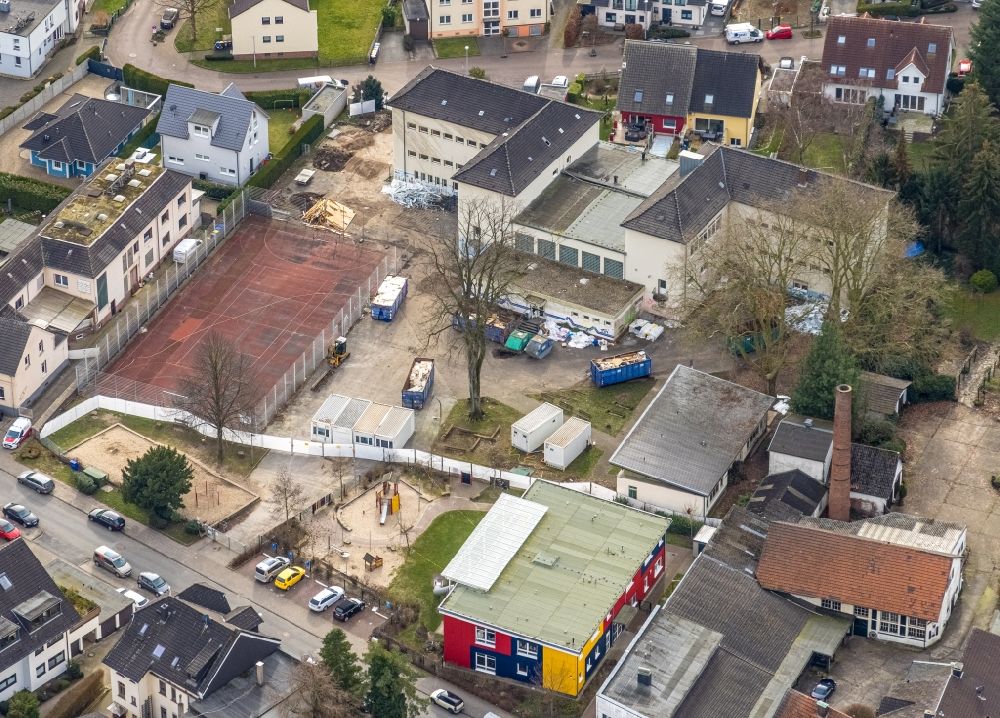 Luftaufnahme Kettwig - Entkernung des Schul- Gebäude Schule an der Ruhr in Kettwig im Bundesland Nordrhein-Westfalen, Deutschland