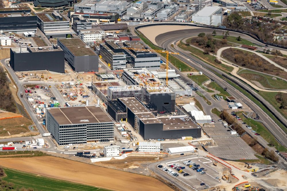Luftbild Weissach - Entwicklungs- Gebäude und Bürokomplex des Porsche Entwicklungszentrum in Weissach im Bundesland Baden-Württemberg, Deutschland