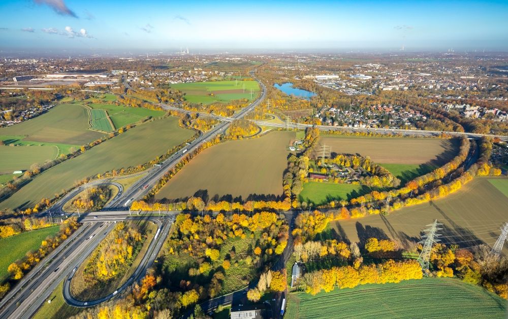 Luftbild Bochum - Entwicklungsgebiet und Bauland- Brache an der Autobahnabfahrt Querenburg in Bochum im Bundesland Nordrhein-Westfalen, Deutschland