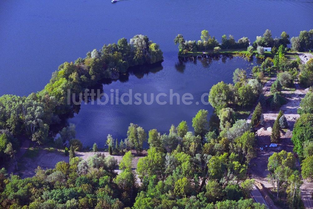 Luftaufnahme Hennickendorf - Entwicklungsgebiet und Bauland- Brache in einer Bucht am Ufer des Stienitzsee in Hennickendorf im Bundesland Brandenburg, Deutschland