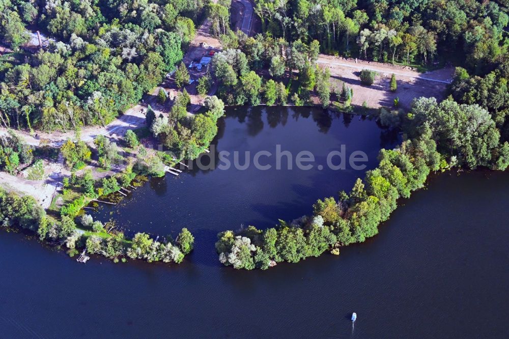 Luftbild Hennickendorf - Entwicklungsgebiet und Bauland- Brache in einer Bucht am Ufer des Stienitzsee in Hennickendorf im Bundesland Brandenburg, Deutschland