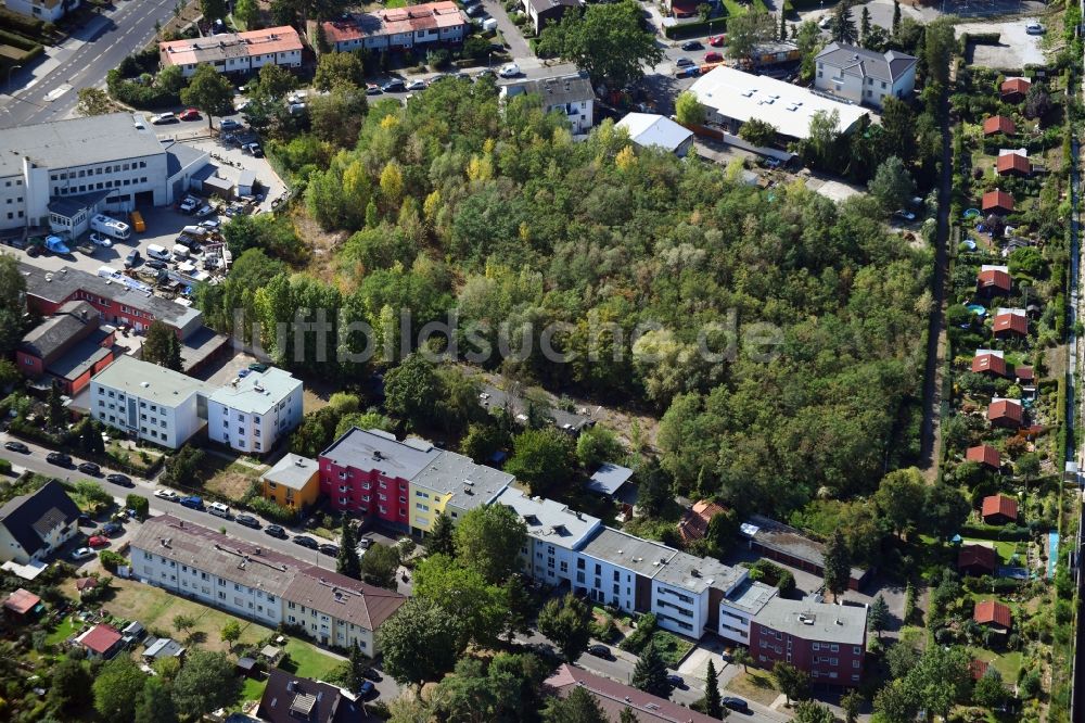 Luftaufnahme Berlin - Entwicklungsgebiet und Bauland- Brache Hochstraße - Hildburghauser Straße im Ortsteil Lichterfelde in Berlin, Deutschland