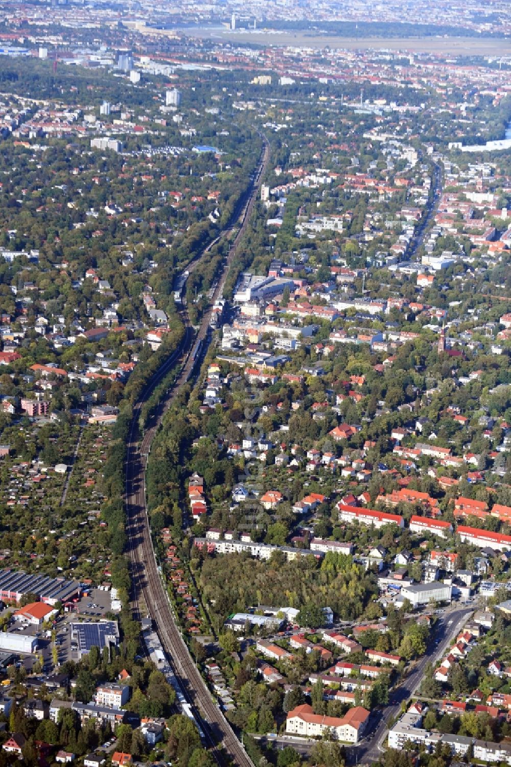 Berlin von oben - Entwicklungsgebiet und Bauland- Brache Hochstraße - Hildburghauser Straße im Ortsteil Lichterfelde in Berlin, Deutschland