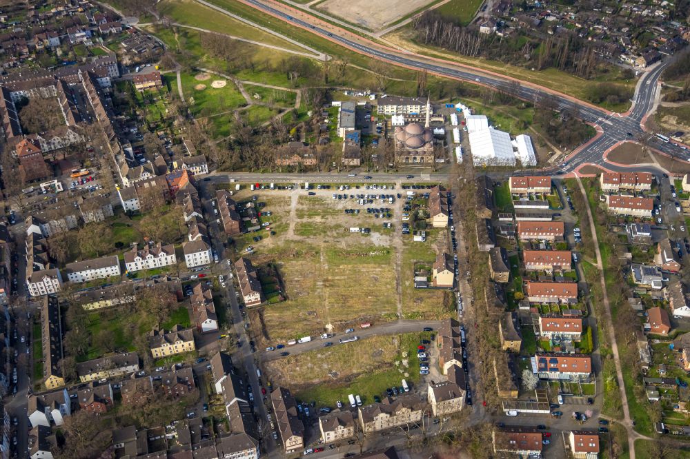 Luftaufnahme Duisburg - Entwicklungsgebiet und Bauland- Brache an der Warbruckstraße in Duisburg im Bundesland Nordrhein-Westfalen, Deutschland