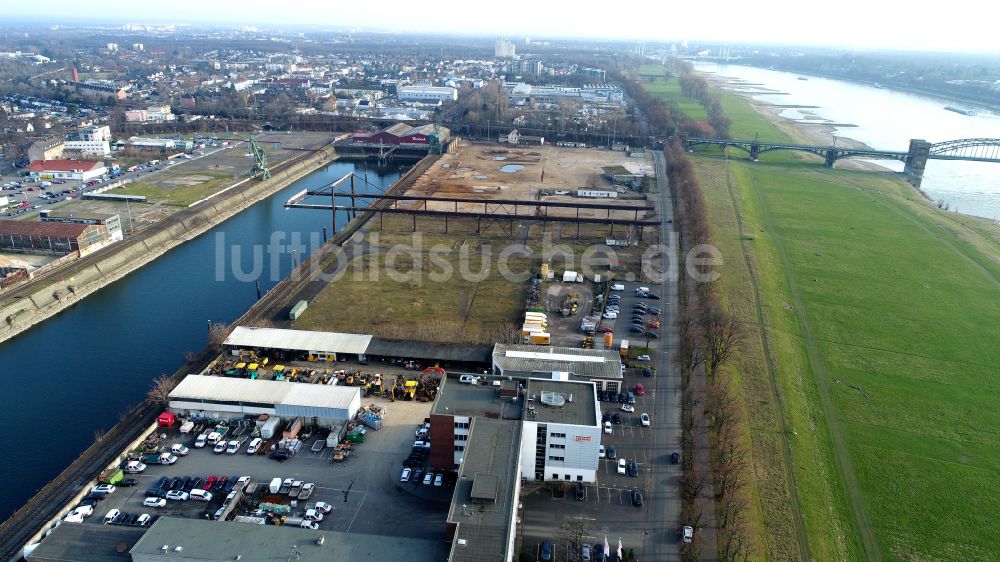 Luftbild Köln - Entwicklungsgebiet des Deutzer Hafen am Ufer des Rhein in Köln im Bundesland Nordrhein-Westfalen, Deutschland