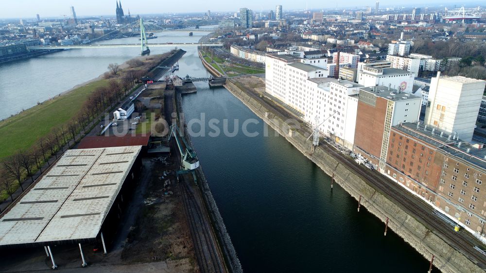 Köln von oben - Entwicklungsgebiet des Deutzer Hafen am Ufer des Rhein in Köln im Bundesland Nordrhein-Westfalen, Deutschland