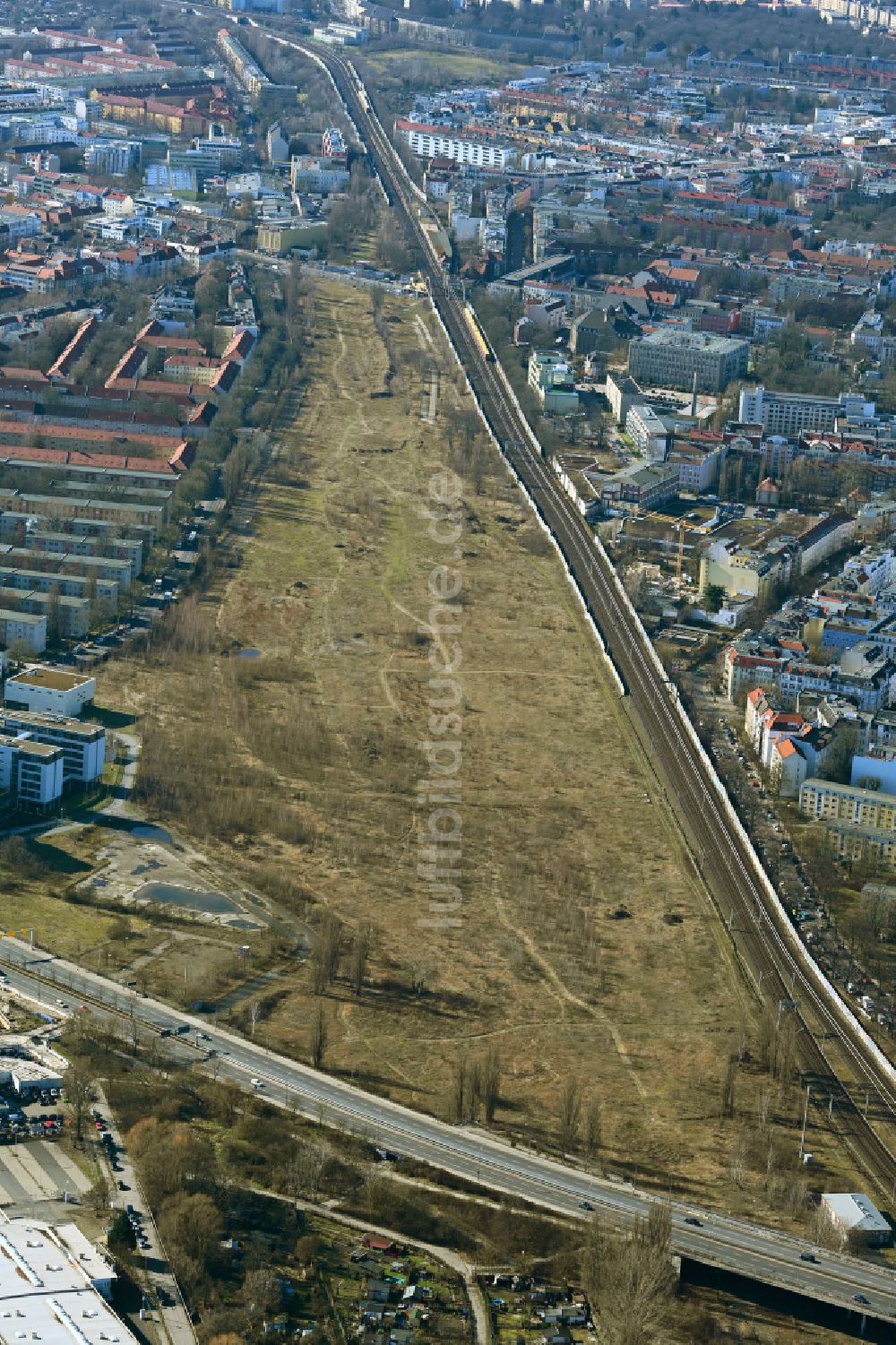 Luftbild Berlin - Entwicklungsgebiet auf dem ehemaligen Rangierbahnhof Pankow der Deutschen Bahn zum neuen Stadtquartier Pankower Tor in Berlin, Deutschland