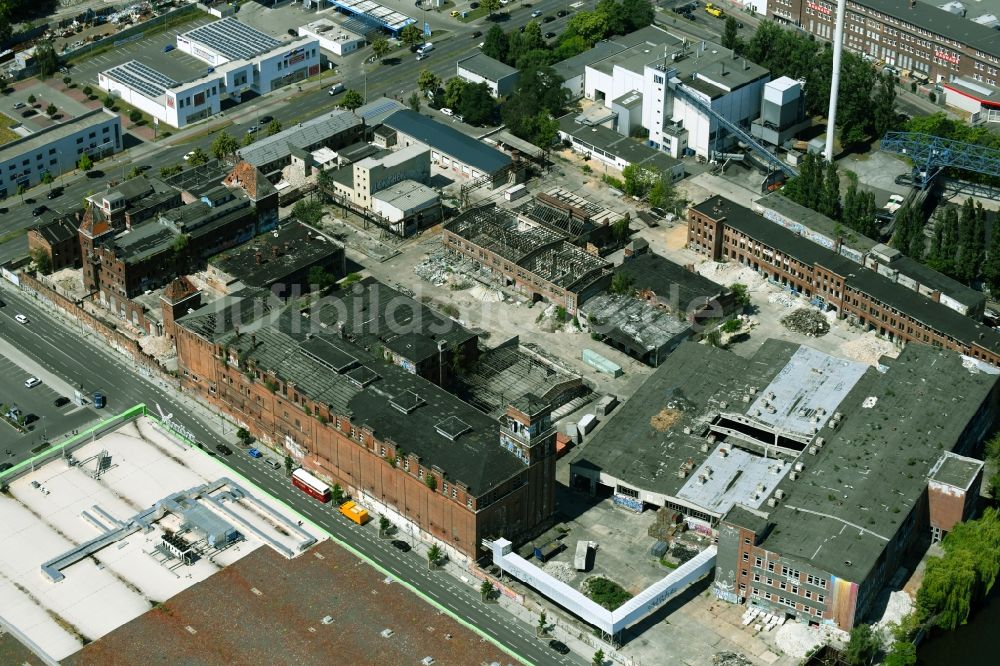 Luftaufnahme Berlin - Entwicklungsgebiet der Industriebrache des ehemaligen Bärenquell-Brauereigelände im Ortsteil Niederschöneweide in Berlin, Deutschland