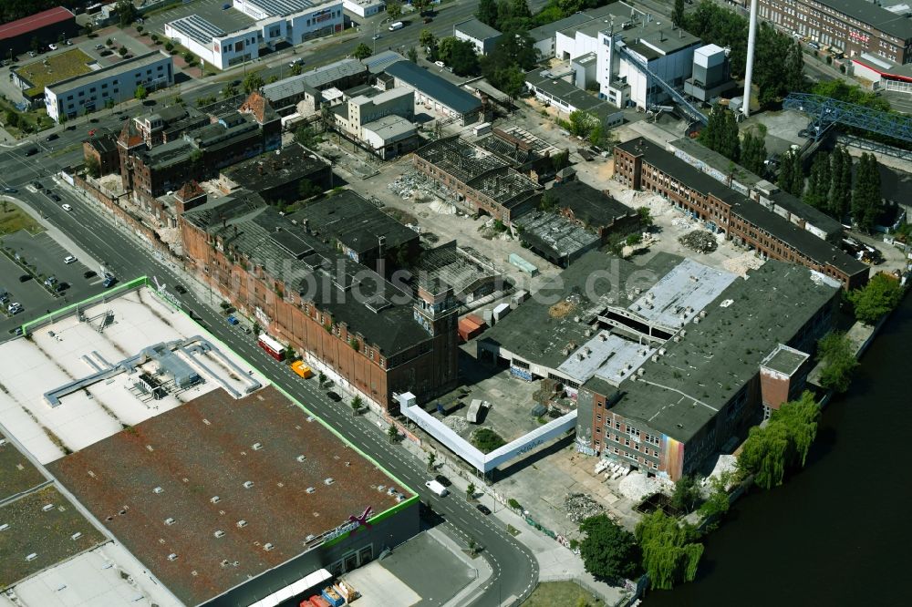 Berlin von oben - Entwicklungsgebiet der Industriebrache des ehemaligen Bärenquell-Brauereigelände im Ortsteil Niederschöneweide in Berlin, Deutschland