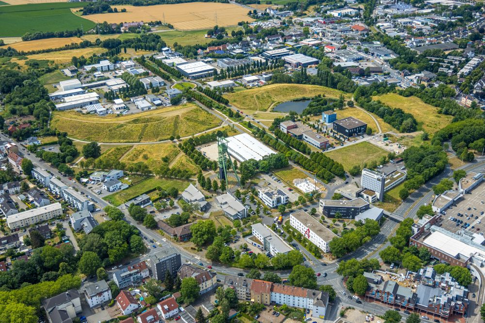 Luftaufnahme Castrop-Rauxel - Entwicklungsgebiet der Industriebrache Erin-Park mit dem Förderturm der ehemaligen Zeche in Castrop-Rauxel im Bundesland Nordrhein-Westfalen, Deutschland