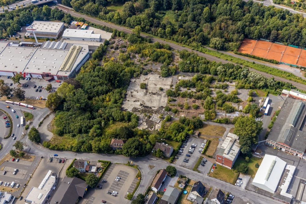 Luftaufnahme Menden (Sauerland) - Entwicklungsgebiet der Industriebrache im Gewerbegebiet entlang der Karl-Benz-Straße in Menden (Sauerland) im Bundesland Nordrhein-Westfalen, Deutschland