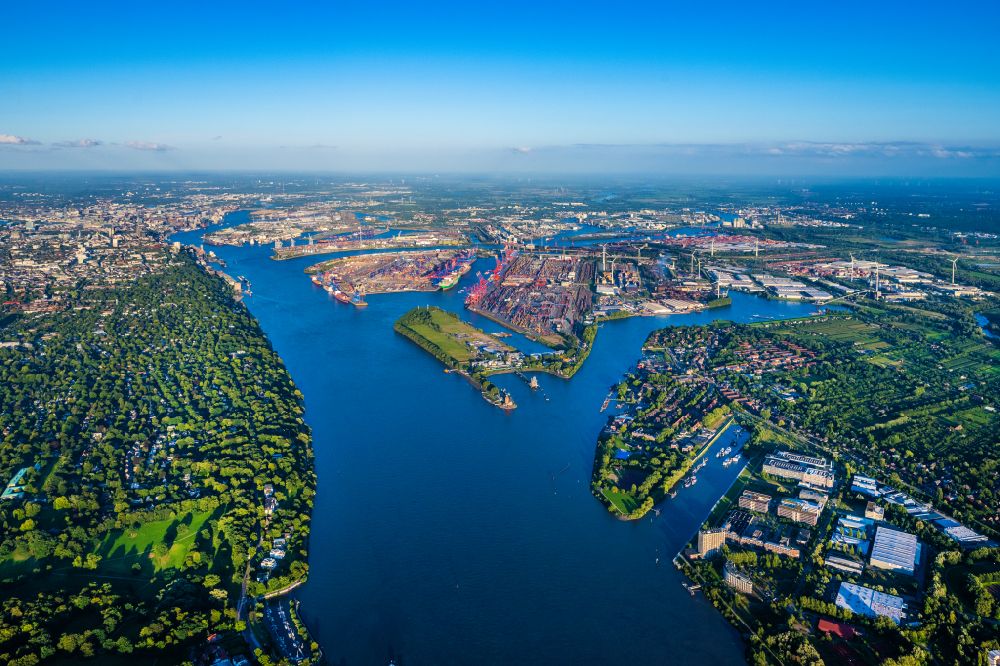 Luftaufnahme Hamburg - Entwicklungsgebiet der Industriebrache am Petroleumhafen im Ortsteil Waltershof in Hamburg, Deutschland