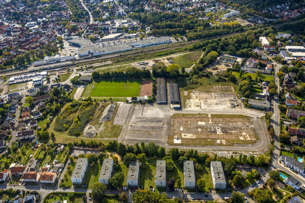 Soest von oben - Entwicklungsgebiet der Industriebrache mit Sportplatz am Teinenkamp in Soest im Bundesland Nordrhein-Westfalen, Deutschland