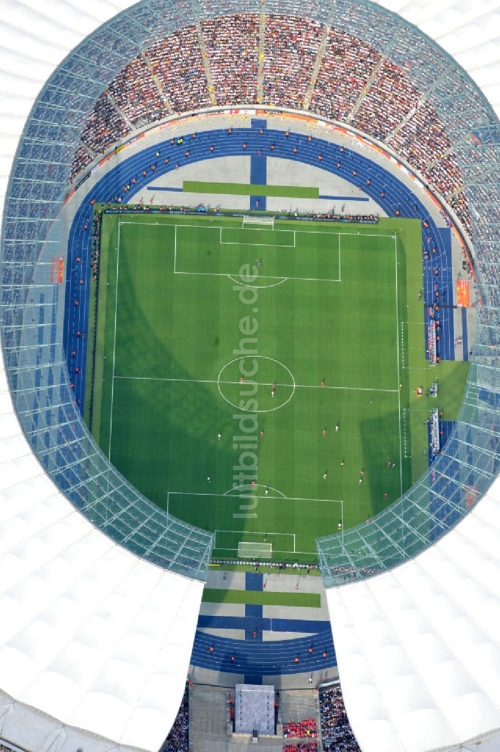 Berlin aus der Vogelperspektive: Eröffnungsspiel der Fußball-Weltmeisterschaft der Frauen 2011 im Berliner Olympiastadion