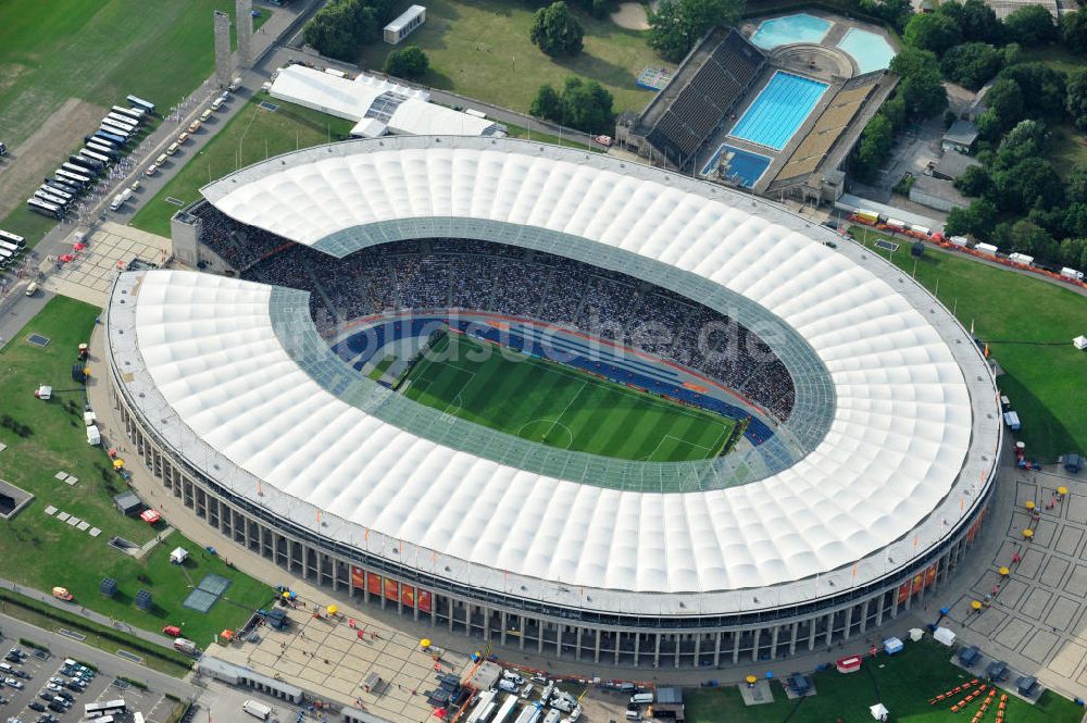 Berlin von oben - Eröffnungsspiel der Fußball-Weltmeisterschaft der Frauen 2011 im Berliner Olympiastadion