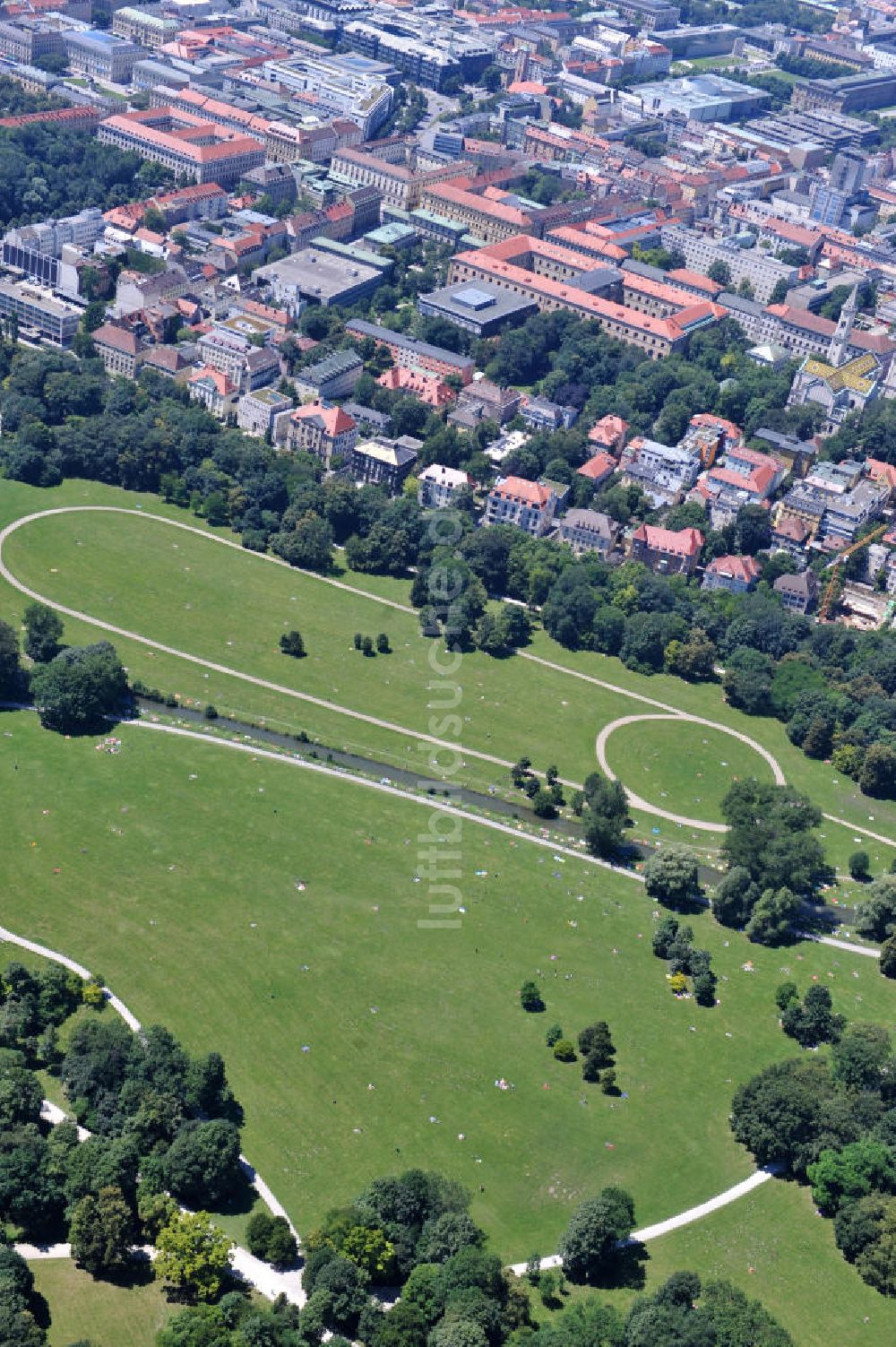 Luftaufnahme München - Erholungspark Englischer Garten in München