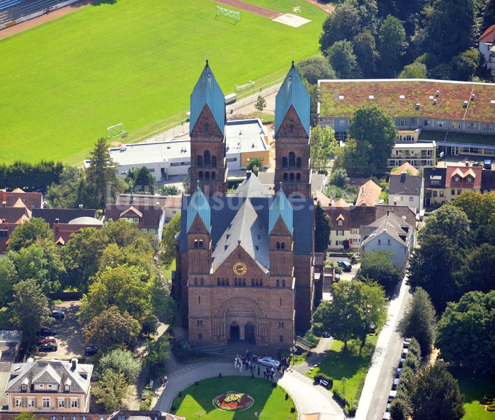 Bad Homburg von oben - Erlöserkirche in Bad Homburg in Hessen