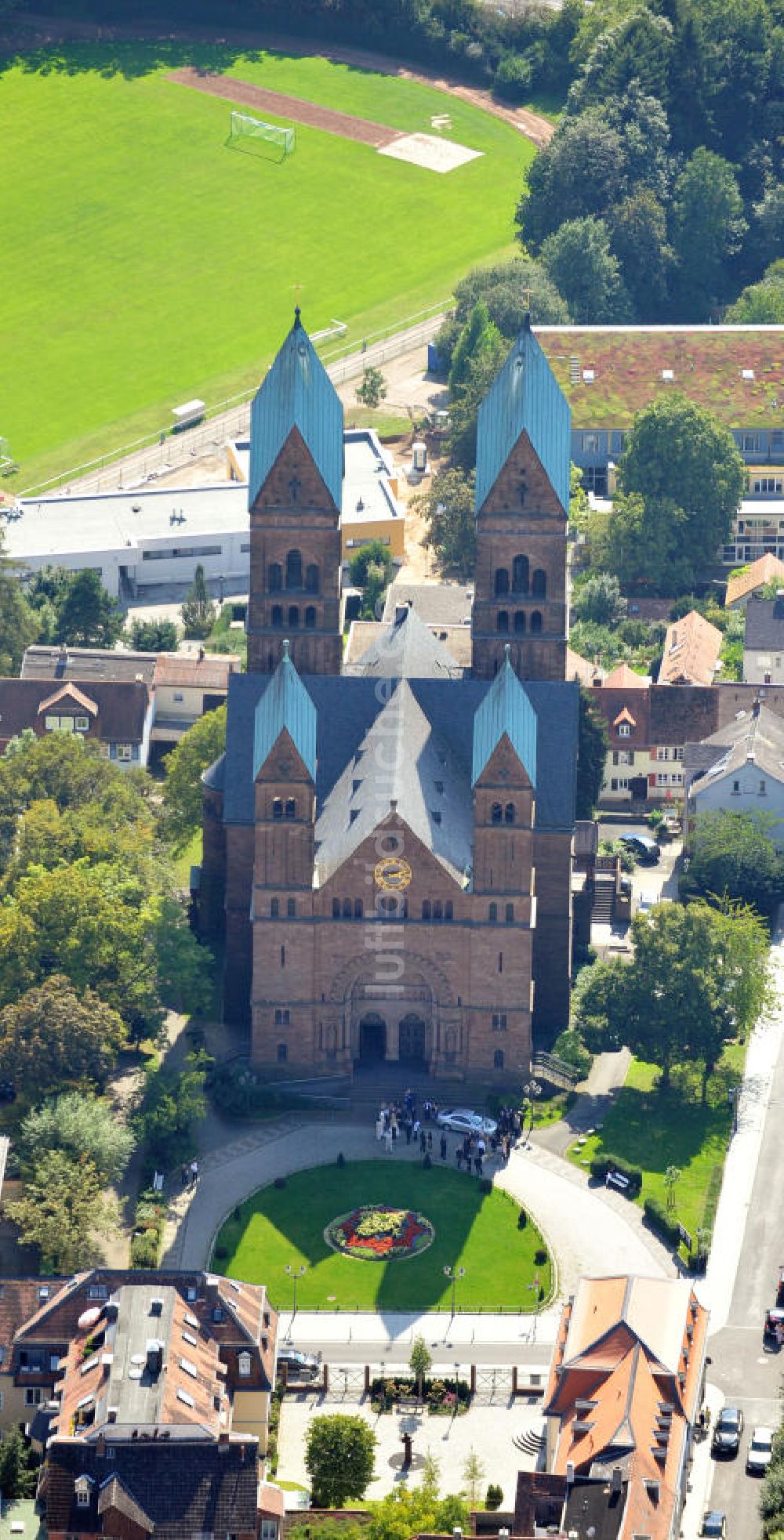 Bad Homburg aus der Vogelperspektive: Erlöserkirche in Bad Homburg in Hessen