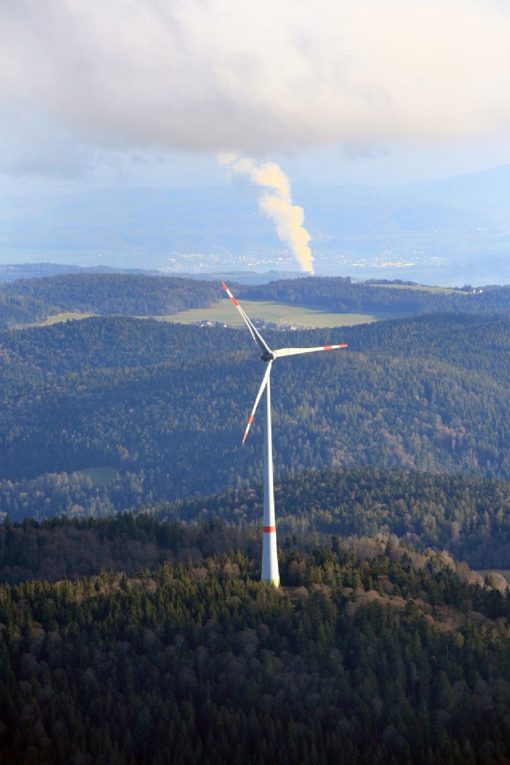 Luftaufnahme Schopfheim - Erneuerbare Energie von den Windkraftanlagen im Windpark Rohrenkopf im Südschwarzwald im Ortsteil Gersbach in Schopfheim im Bundesland Baden-Württemberg, Deutschland