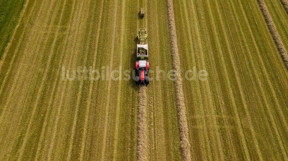 Luftaufnahme Henrichenburg - Ernteeinsatz auf landwirtschaftlichen Feldern in Henrichenburg im Bundesland Nordrhein-Westfalen, Deutschland