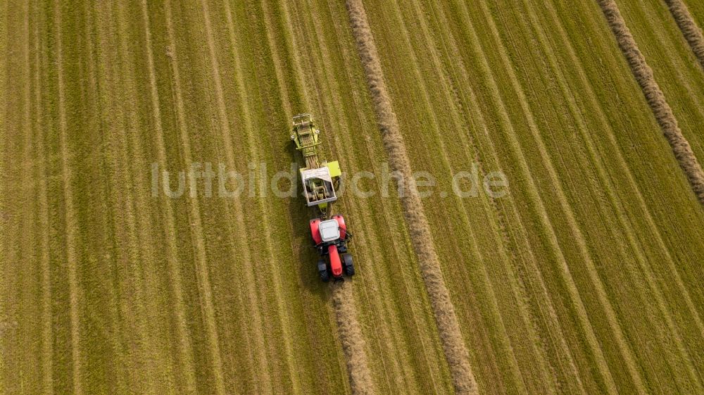 Henrichenburg von oben - Ernteeinsatz auf landwirtschaftlichen Feldern in Henrichenburg im Bundesland Nordrhein-Westfalen, Deutschland