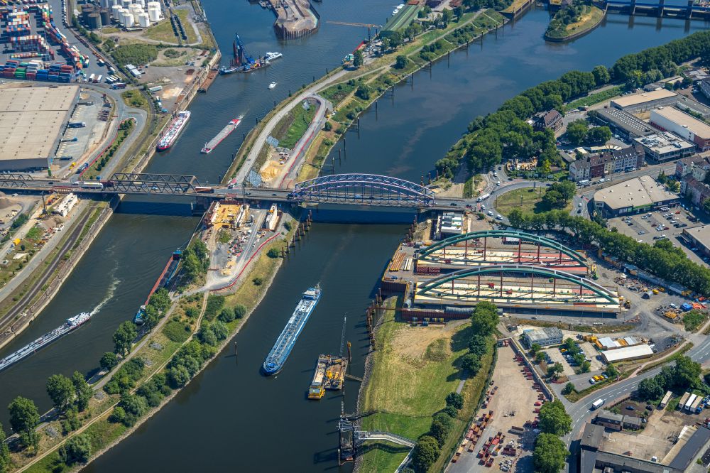 Duisburg aus der Vogelperspektive: Ersatzneubau des Brückenbauwerk Karl-Lehr-Brücke über die Ruhr in Duisburg im Bundesland Nordrhein-Westfalen, Deutschland