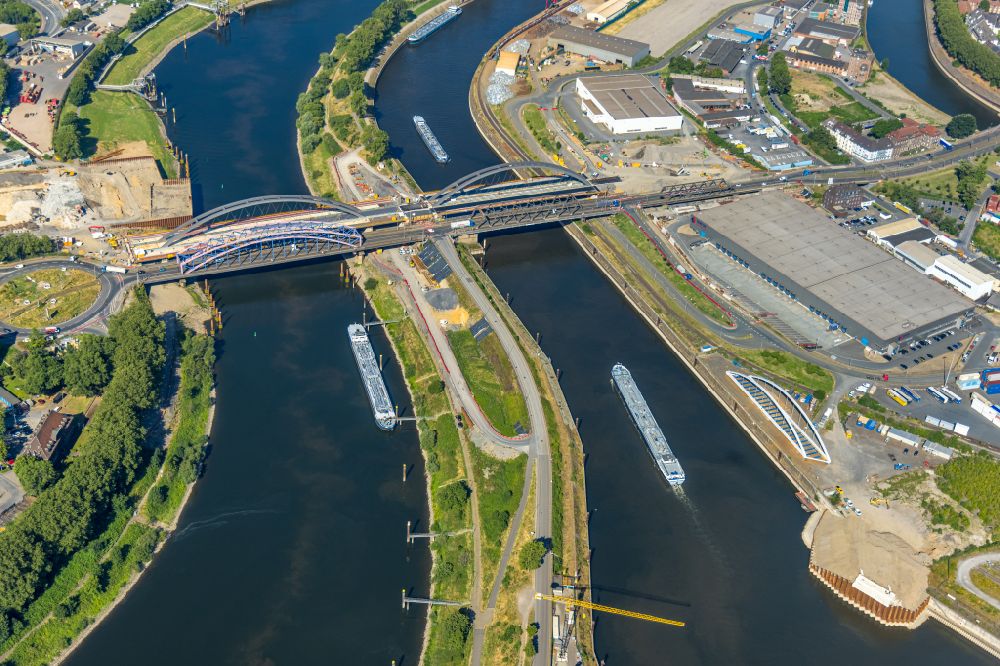 Luftbild Duisburg - Ersatzneubau des Brückenbauwerk Karl-Lehr-Brücke über die Ruhr im Ortsteil Ruhrort in Duisburg im Bundesland Nordrhein-Westfalen, Deutschland