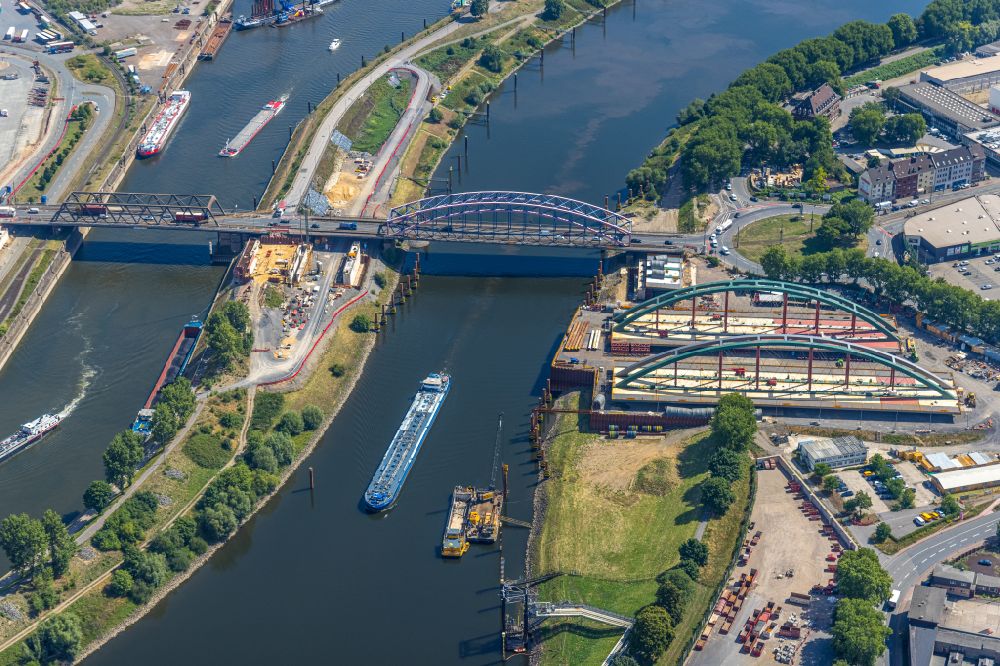 Duisburg von oben - Ersatzneubau des Brückenbauwerk Karl-Lehr-Brücke über die Ruhr in Duisburg im Bundesland Nordrhein-Westfalen, Deutschland