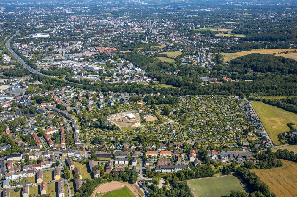 Bochum von oben - Erschließungs- und Aufschüttungs- Arbeiten für eine Spiel-, Sport- und Erholungsfläche im Stadtteil Riemke in Bochum im Bundesland Nordrhein-Westfalen, Deutschland