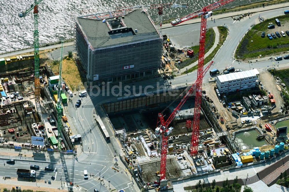 Hamburg von oben - Erschließungs - und Pfahlgründungsarbeiten des Neubaus EDGE ElbSide im Ortsteil HafenCity in Hamburg, Deutschland