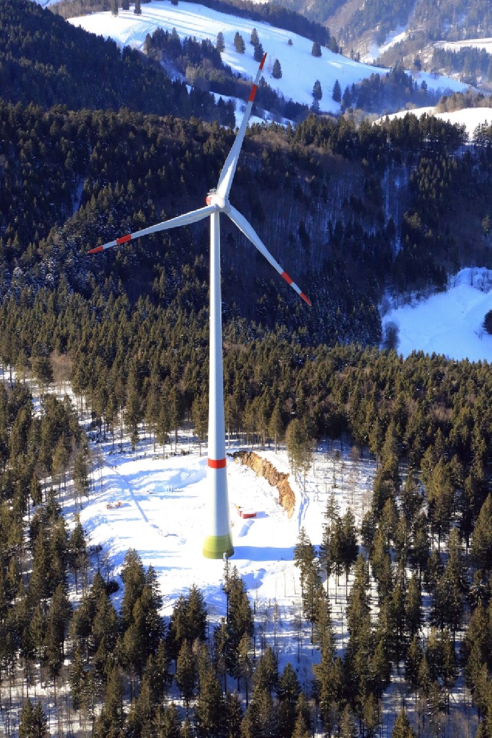 Luftaufnahme Schopfheim - Erster Windpark im verschneiten Südschwarzwald auf dem Rohrenkopf im Schopfheimer Ortsteil Gersbach im Bundesland Baden-Württemberg