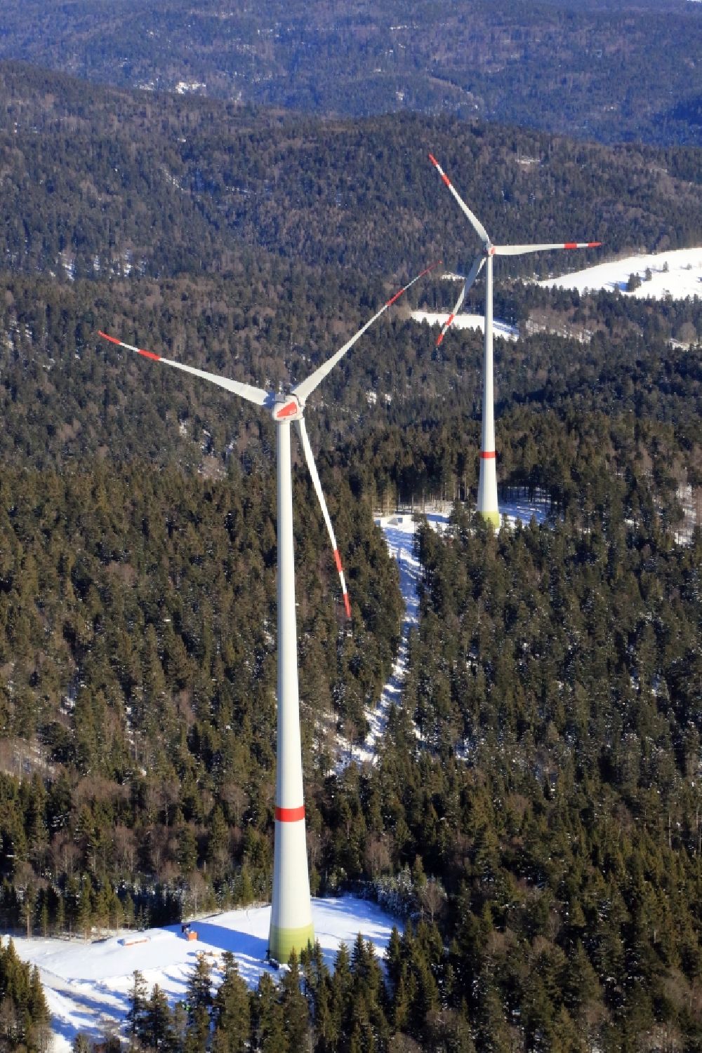Schopfheim von oben - Erster Windpark im verschneiten Südschwarzwald auf dem Rohrenkopf im Schopfheimer Ortsteil Gersbach im Bundesland Baden-Württemberg