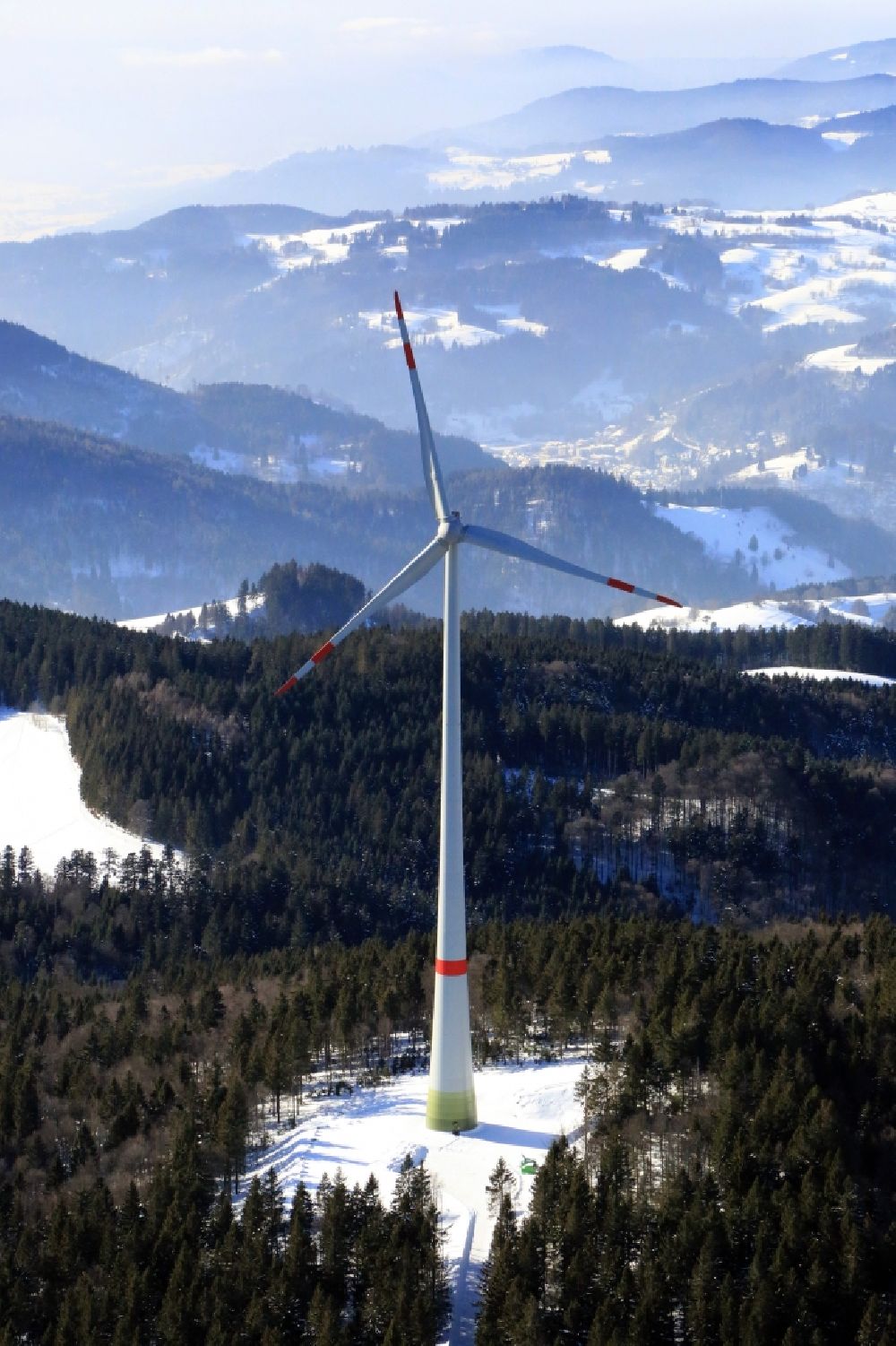 Luftaufnahme Schopfheim - Erster Windpark im verschneiten Südschwarzwald auf dem Rohrenkopf im Schopfheimer Ortsteil Gersbach im Bundesland Baden-Württemberg