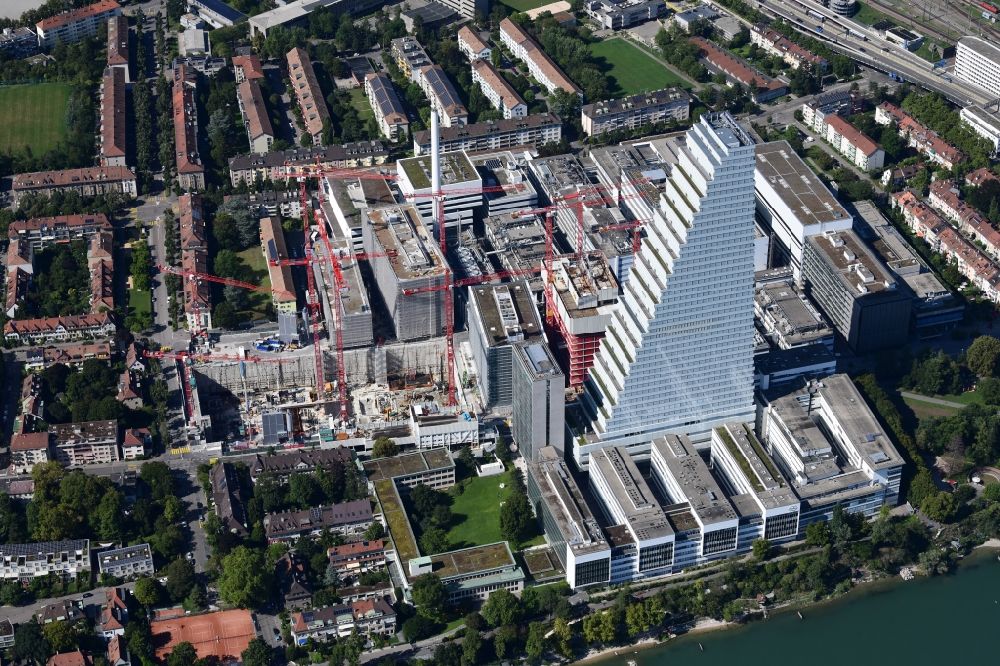 Luftbild Basel - Erweiterungs- Baustellen am Areal und Betriebsgelände der Pharmafirma Roche in Basel in der Schweiz