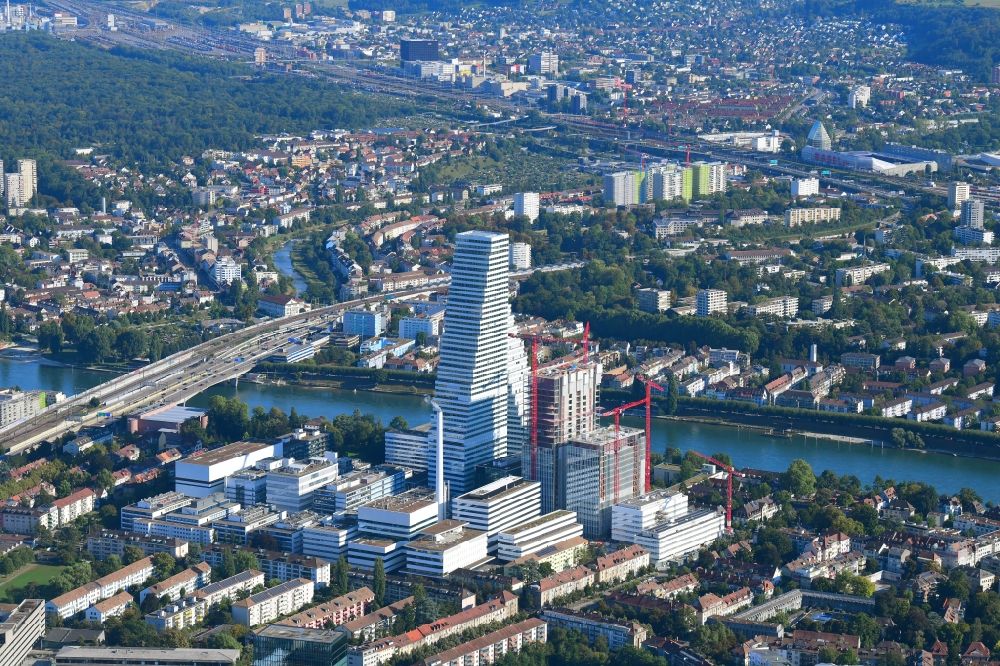 Luftbild Basel - Erweiterungs- Baustellen am Areal und Betriebsgelände der Pharmafirma Roche in Basel in der Schweiz