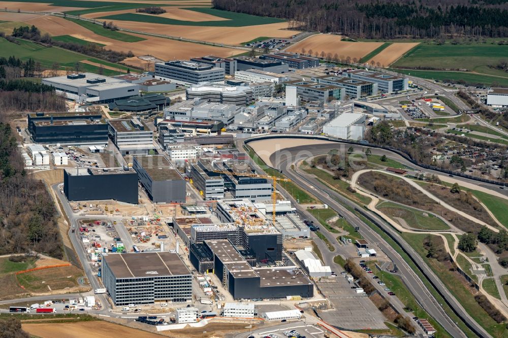 Luftbild Weissach - Erweiterungs - Neubau - Baustelle auf dem Entwicklungszentrum der Porsche Deutschland GmbH in Weissach im Bundesland Baden-Württemberg, Deutschland