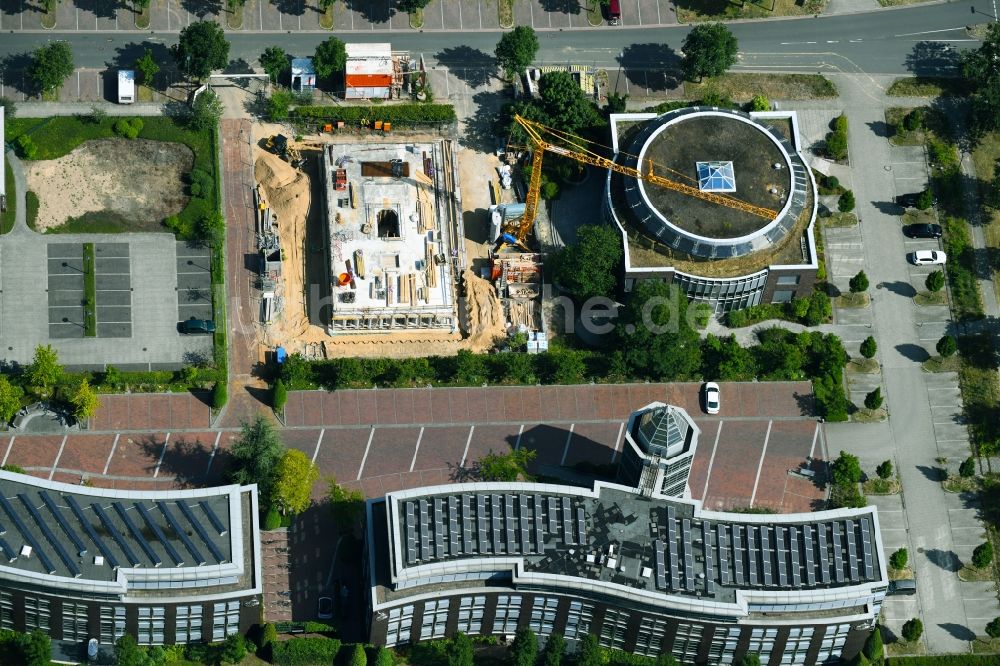 Luftbild Bremen - Erweiterungs- Neubau- Baustelle am Gebäudekomplex des Institut DD Die Denkfabrik im Ortsteil Horn-Lehe in Bremen, Deutschland