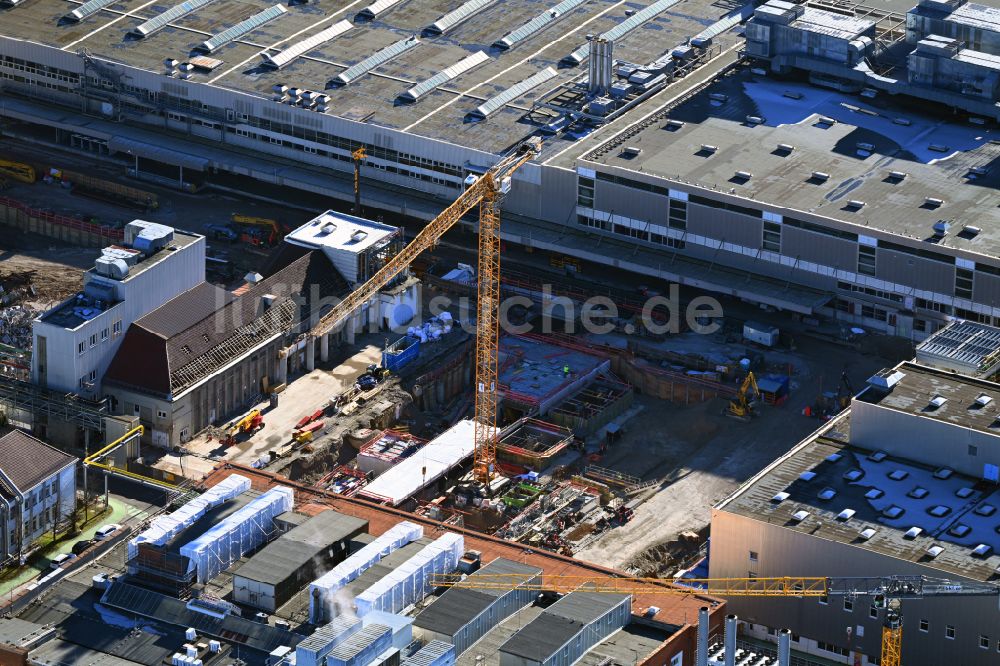 Luftaufnahme München - Erweiterungs - Neubau - Baustelle auf dem Werksgelände am Blockheizkraftwerk der BMW Werk in München im Bundesland Bayern, Deutschland