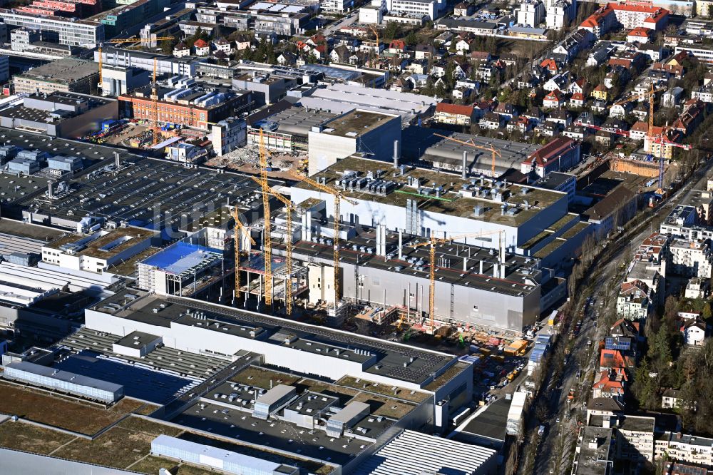Luftbild München - Erweiterungs - Neubau - Baustelle auf dem Werksgelände der BMW AG in München im Bundesland Bayern, Deutschland