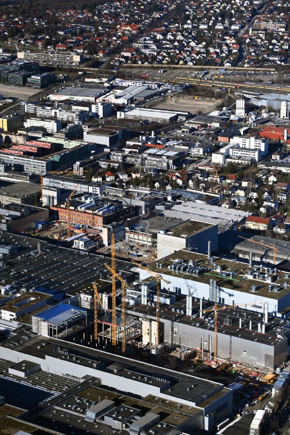 Luftaufnahme München - Erweiterungs - Neubau - Baustelle auf dem Werksgelände der BMW AG in München im Bundesland Bayern, Deutschland