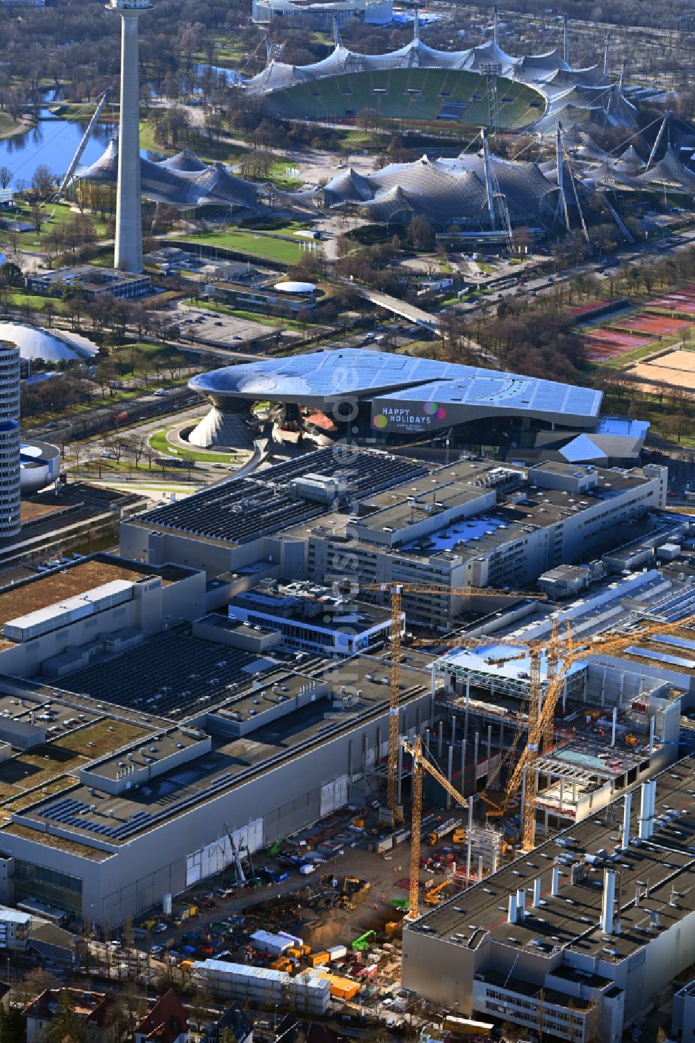 München aus der Vogelperspektive: Erweiterungs - Neubau - Baustelle auf dem Werksgelände der BMW AG in München im Bundesland Bayern, Deutschland