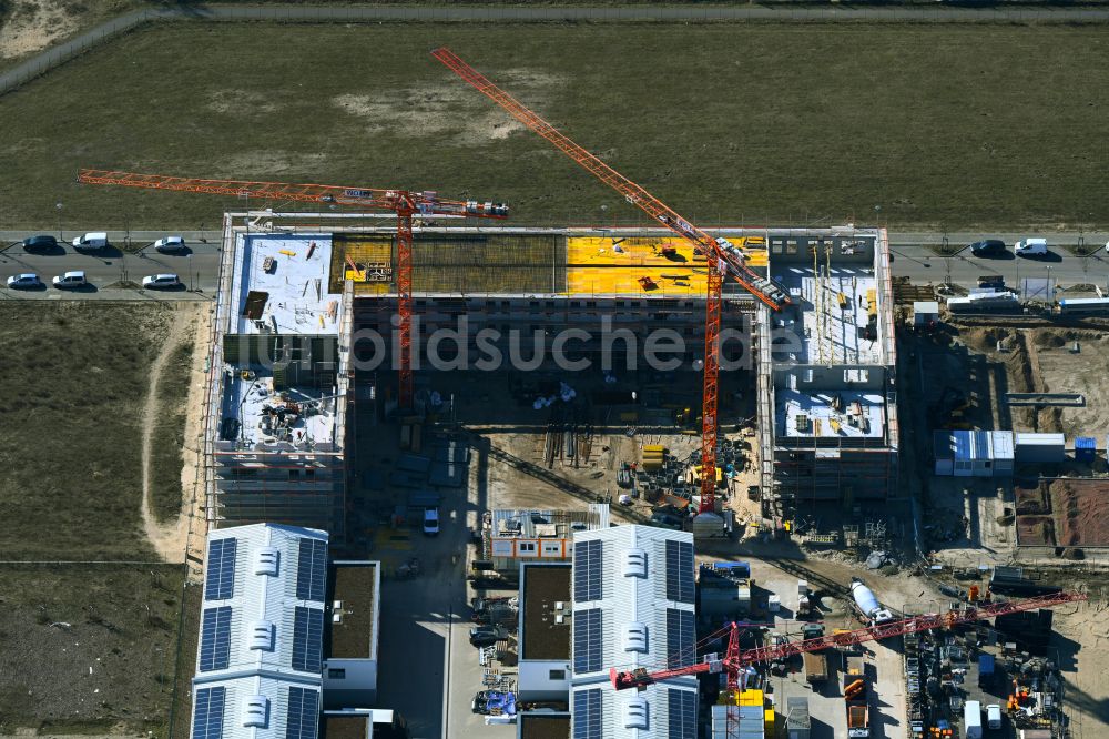 Luftbild Berlin - Erweiterungs - Neubau - Baustelle auf dem Werksgelände der Hirsch + Lorenz Ingenieurbau GmbH an der Gerhard-Sedlmayr-Straße in Berlin, Deutschland