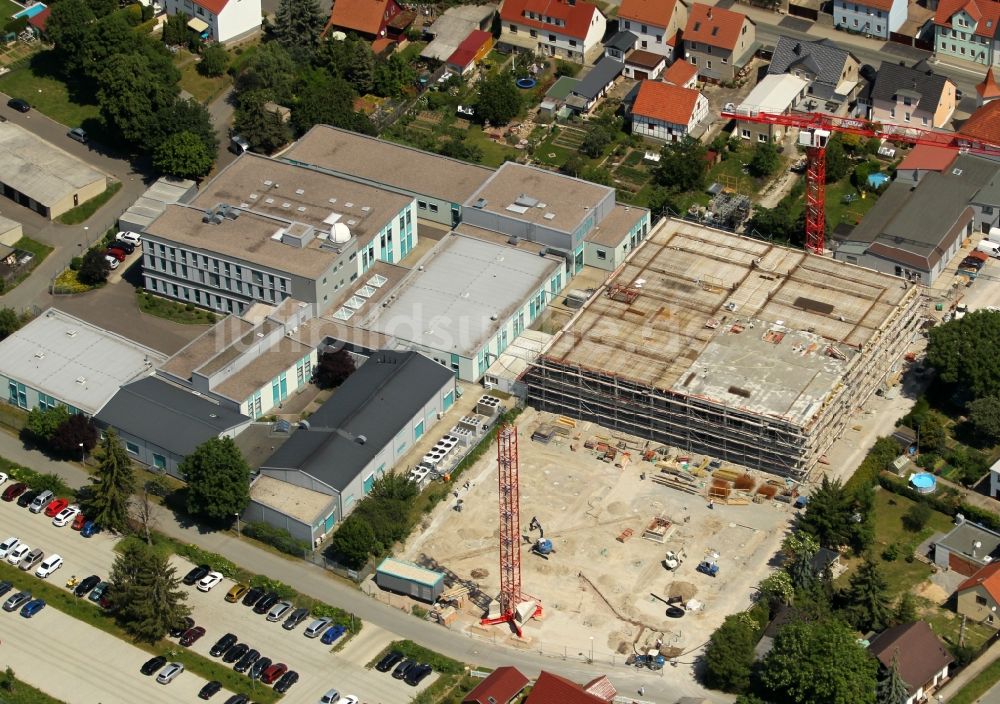 Mellingen aus der Vogelperspektive: Erweiterungs - Neubau - Baustelle auf dem Werksgelände LAYERTEC GmbH in Mellingen im Bundesland Thüringen, Deutschland