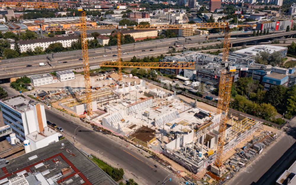 Luftaufnahme Berlin - Erweiterungs - Neubau - Baustelle auf dem Werksgelände Moll Marzipan GmbH in Berlin, Deutschland
