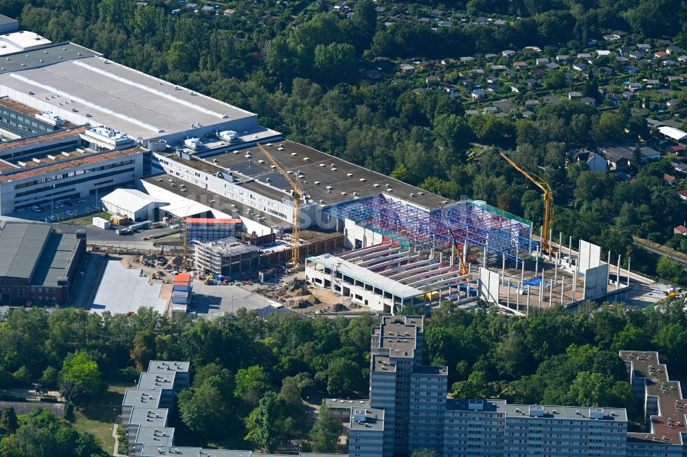 Luftaufnahme Berlin - Erweiterungs - Neubau - Baustelle auf dem Werksgelände der Stadler Deutschland GmbH in Berlin, Deutschland