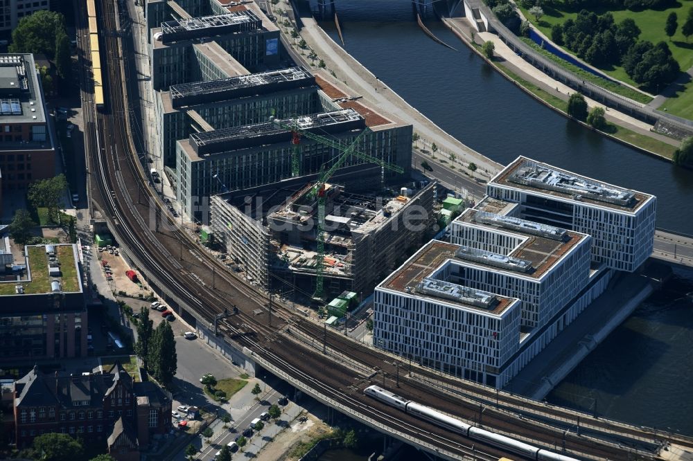Berlin von oben - Erweiterungs- Neubau des Bundesministerium für Bildung und Forschung im Bezirk Mitte in Berlin