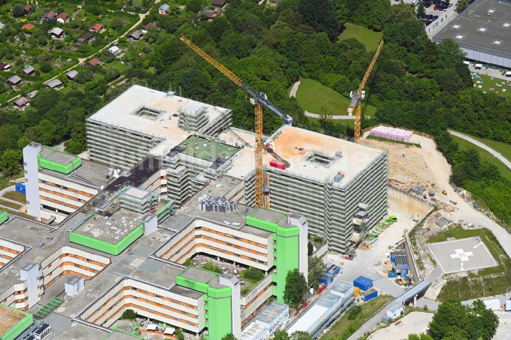 Luftaufnahme München - Erweiterungs- Neubau auf dem Klinikgelände des Krankenhauses München Klinik Bogenhausen in München im Bundesland Bayern, Deutschland
