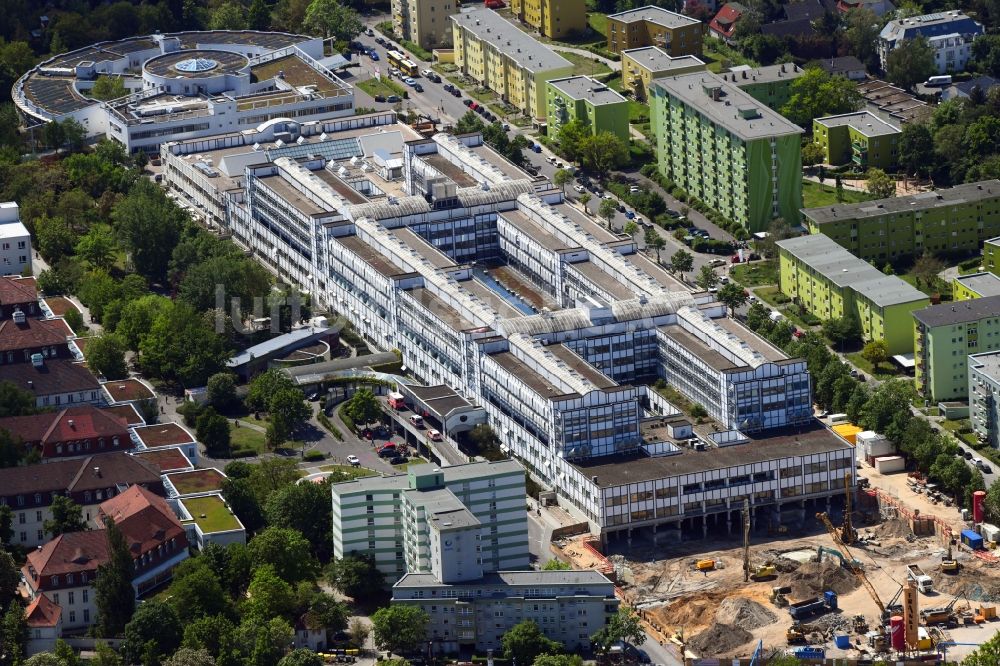 Berlin aus der Vogelperspektive: Erweiterungs- Neubau auf dem Klinikgelände des Krankenhauses Vivantes Klinikum Neukölln in Berlin, Deutschland